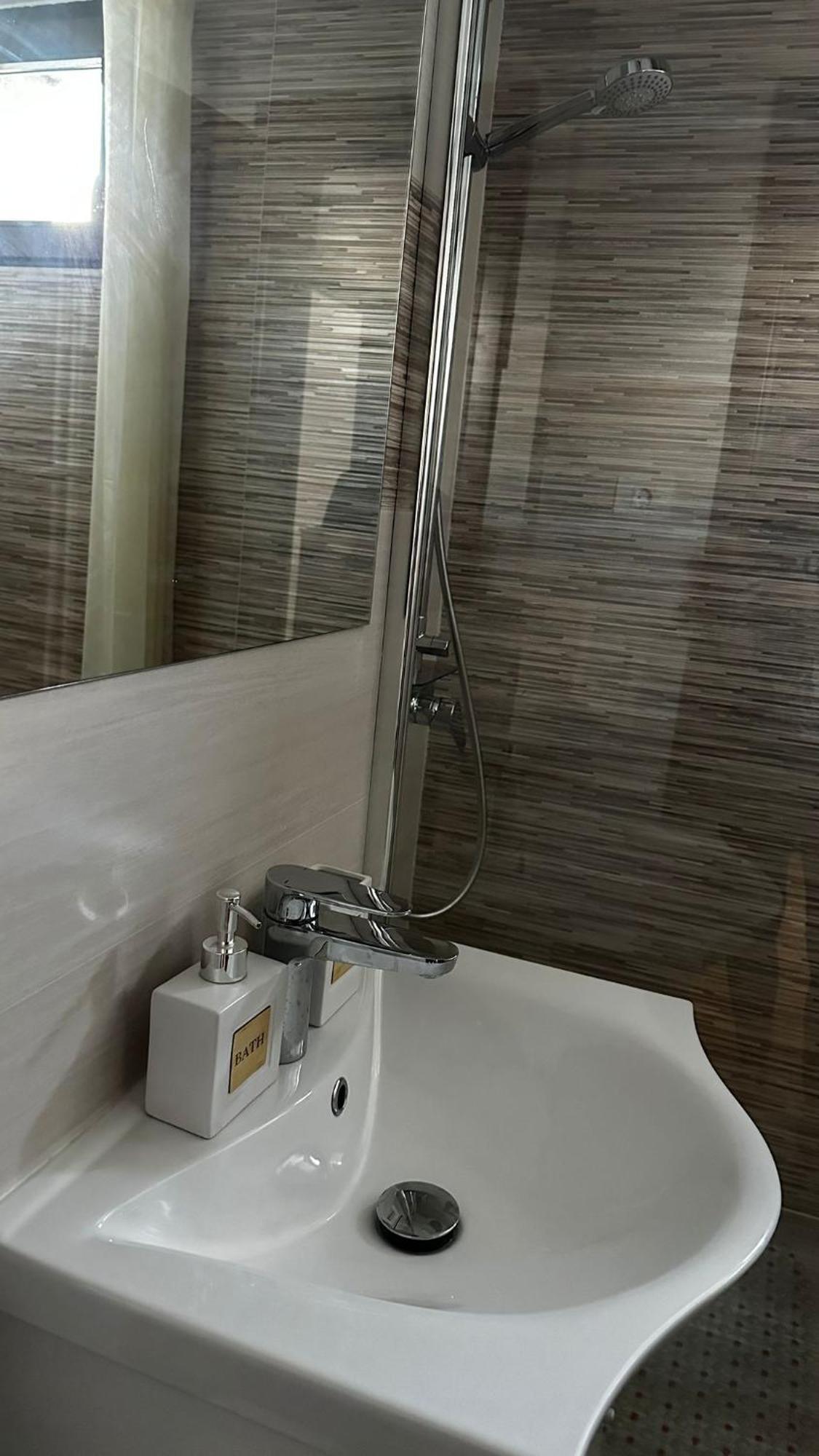 Sofiart Apartment Bukares Bagian luar foto