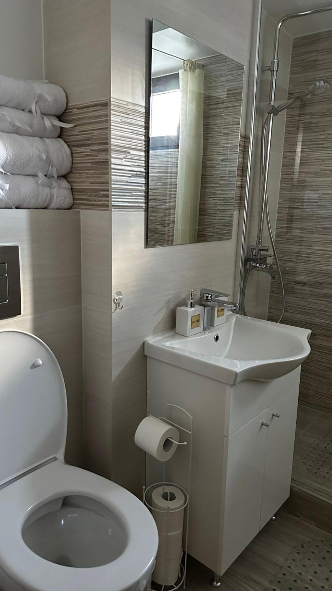 Sofiart Apartment Bukares Bagian luar foto