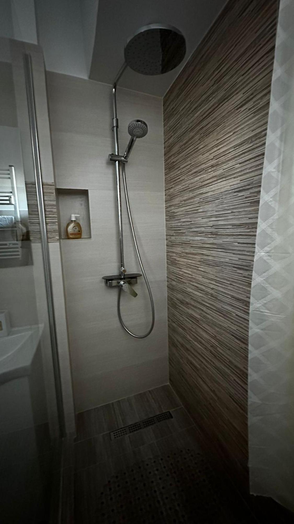 Sofiart Apartment Bukares Bagian luar foto