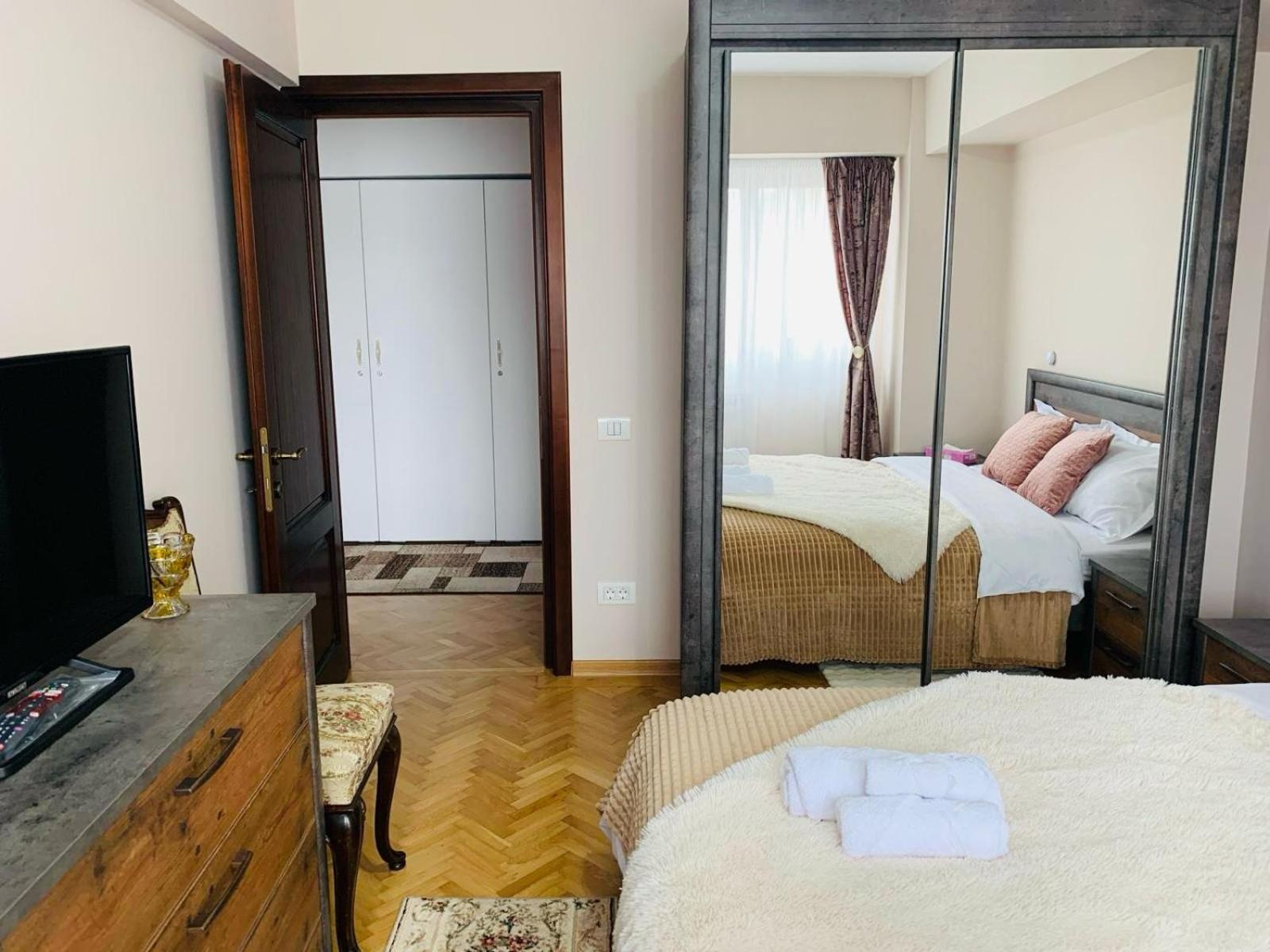 Sofiart Apartment Bukares Bagian luar foto